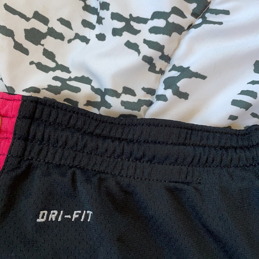 Nike Dri-fit athletic running shorts๐๐ผโโ๏ธ - Picture 3 of 5
